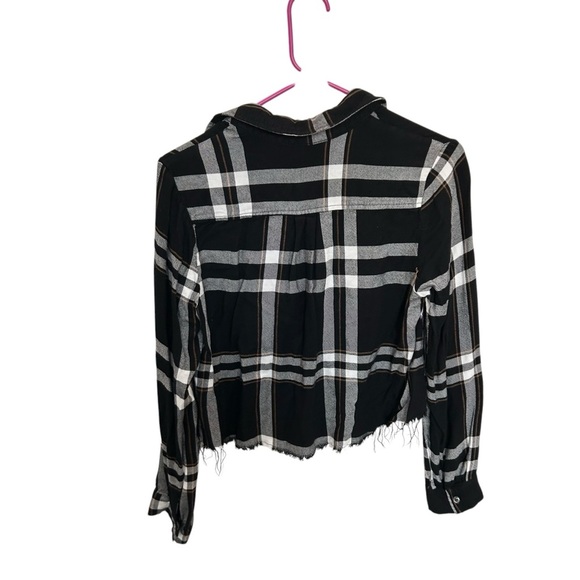Tobi Collared Flannel Distressed Plaid Cropped Blouse in Black/White Size S - Picture 3 of 5